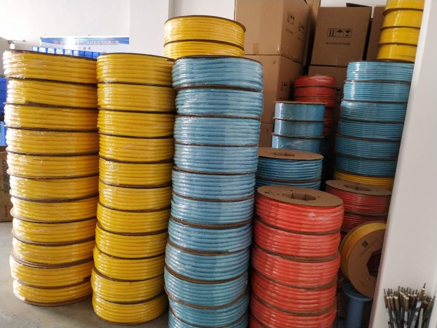 彩色開口自卷式套管大量生產(chǎn)中歡迎下單！